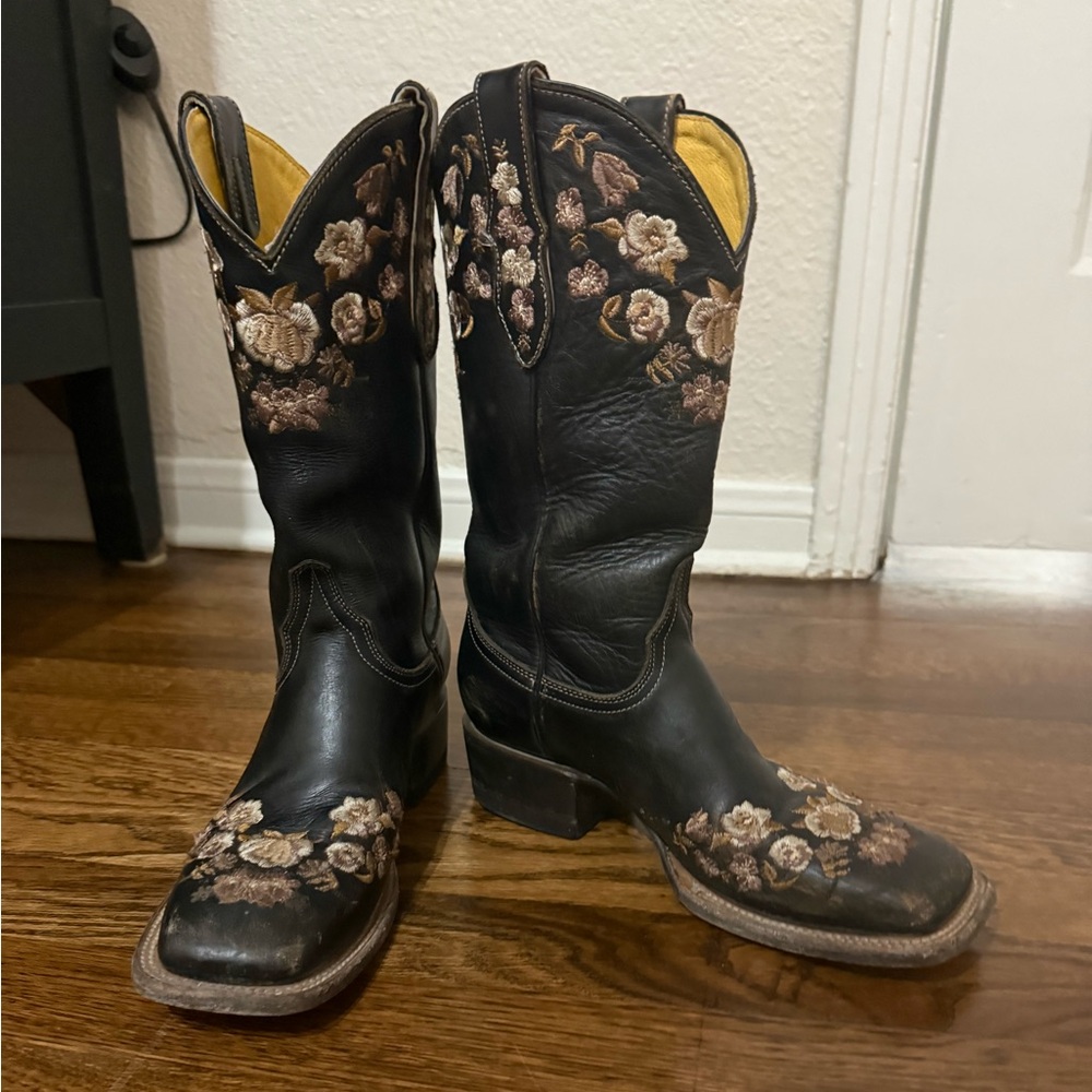 Floral Embroidered Black Cowboy Boots